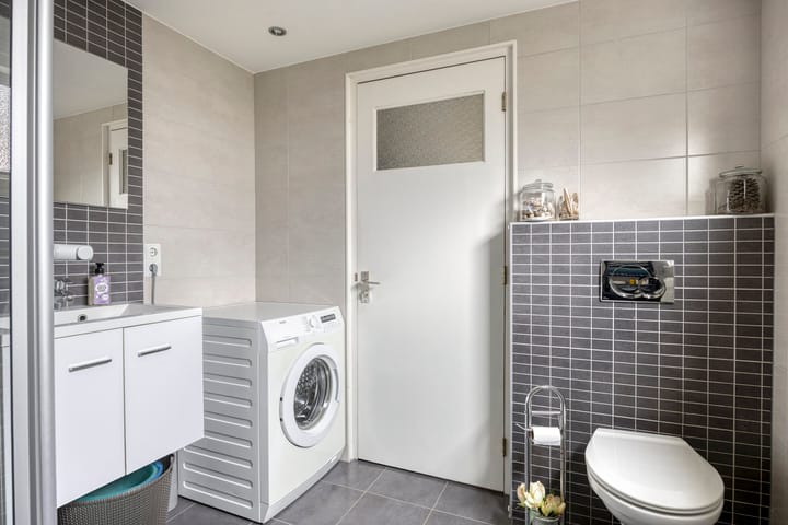 Photo 14 of Van Waningstraat 9