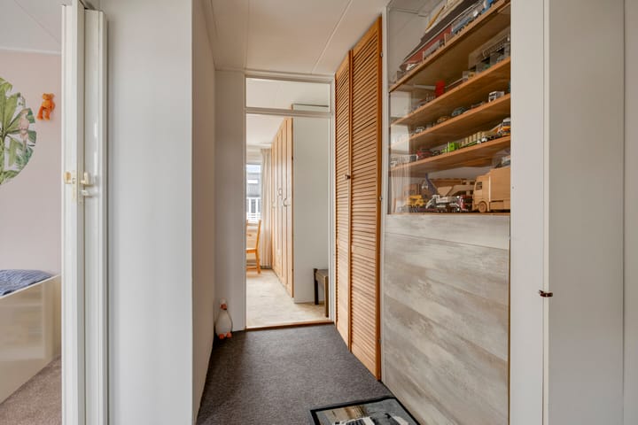 Photo 18 of Van Waningstraat 9