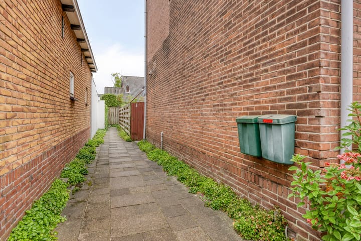 Photo 32 of Van Waningstraat 9