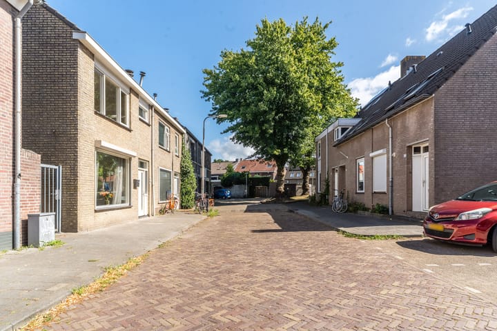 Foto 33 van Churchillplein 7