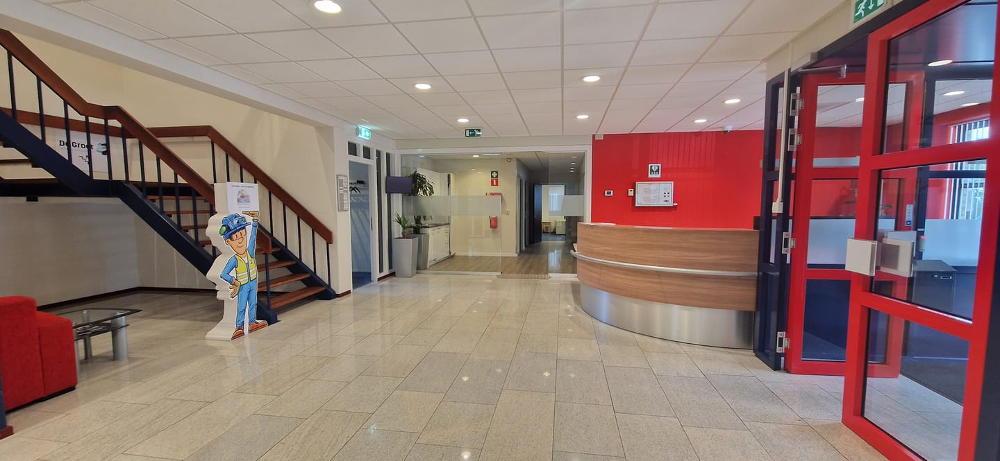 Bekijk foto 2 van Houttuinlaan 18