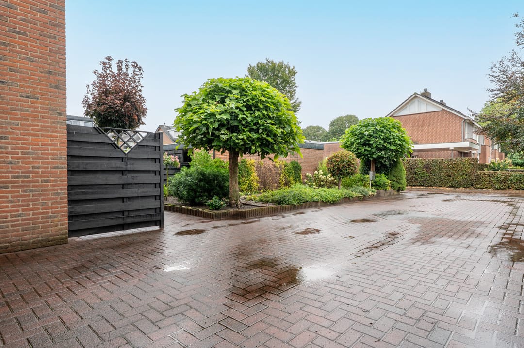 Photo 31 of Anna van Gelrestraat 16