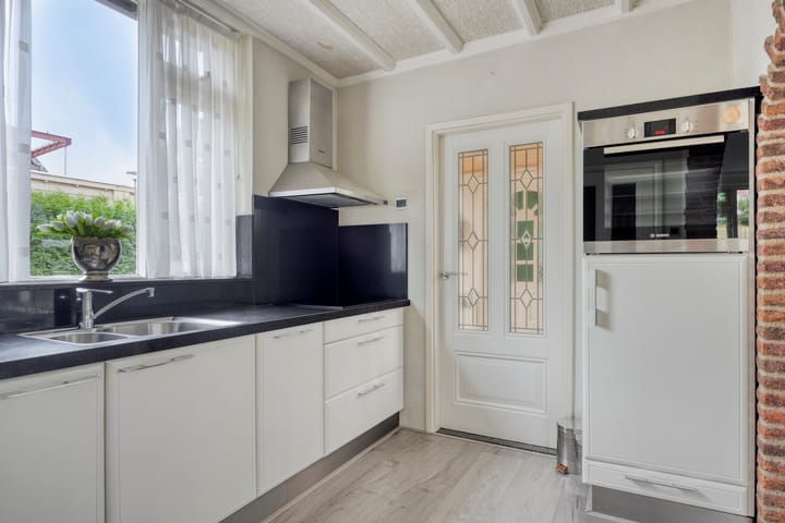 Photo 2 of Burgemeester Ottenhoffstraat 37