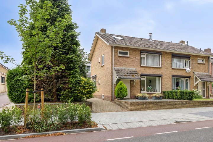 Photo 5 of Burgemeester Ottenhoffstraat 37