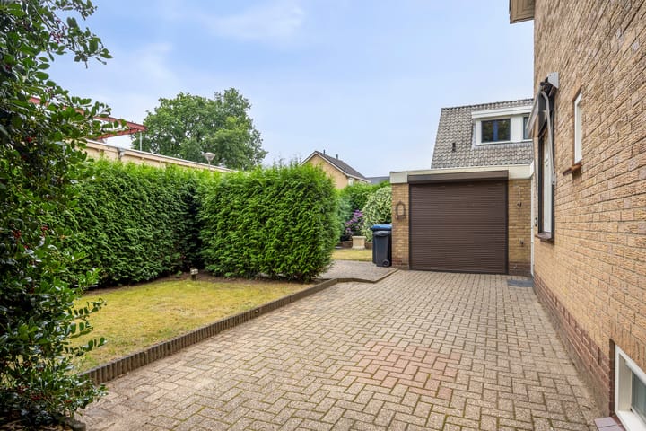 Photo 8 of Burgemeester Ottenhoffstraat 37