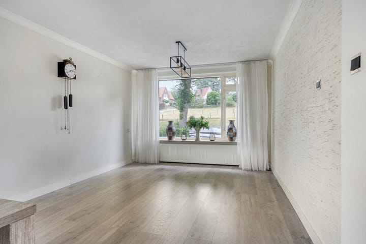 Photo 13 of Burgemeester Ottenhoffstraat 37