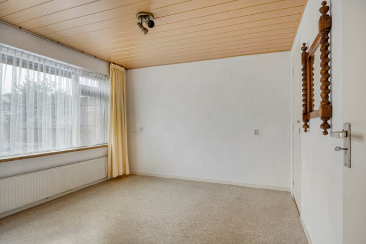 Photo 19 of Burgemeester Ottenhoffstraat 37