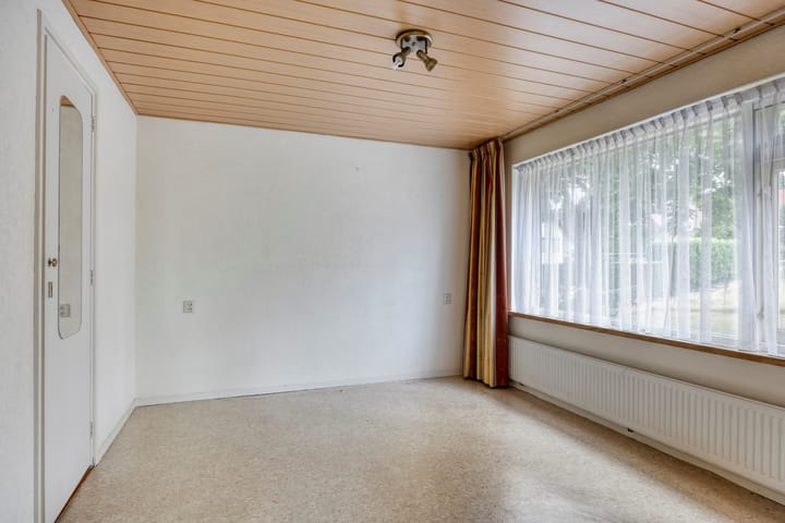 Photo 21 of Burgemeester Ottenhoffstraat 37