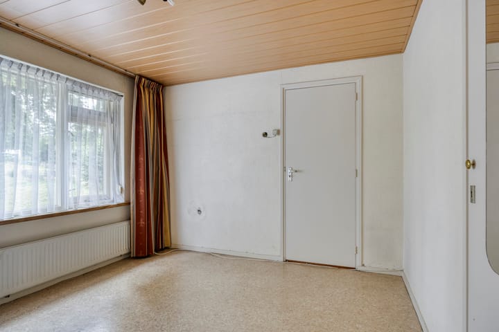 Photo 22 of Burgemeester Ottenhoffstraat 37