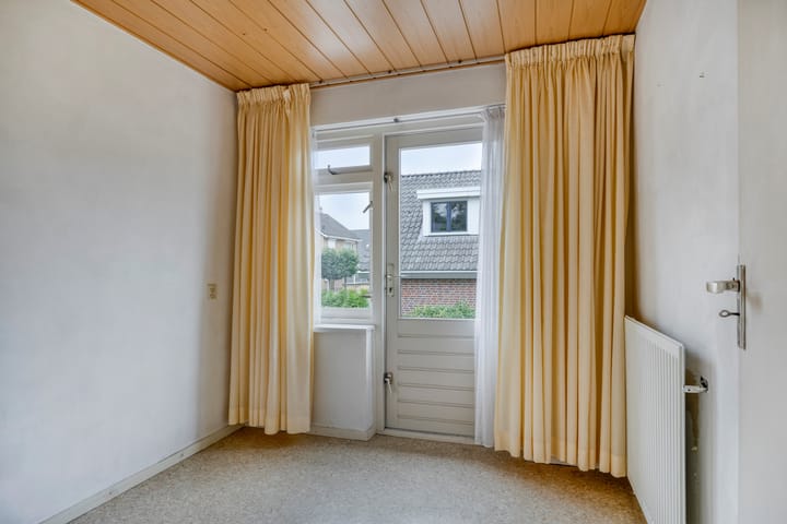 Photo 23 of Burgemeester Ottenhoffstraat 37