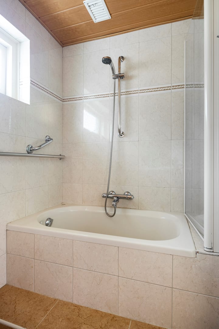 Photo 25 of Burgemeester Ottenhoffstraat 37