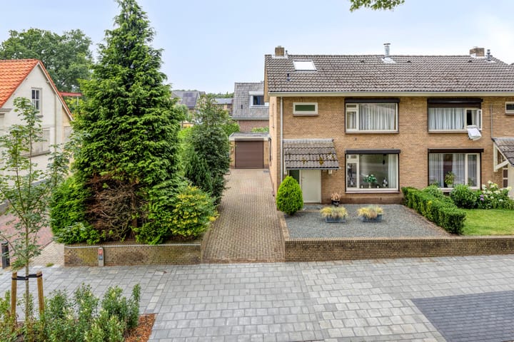 Photo 33 of Burgemeester Ottenhoffstraat 37