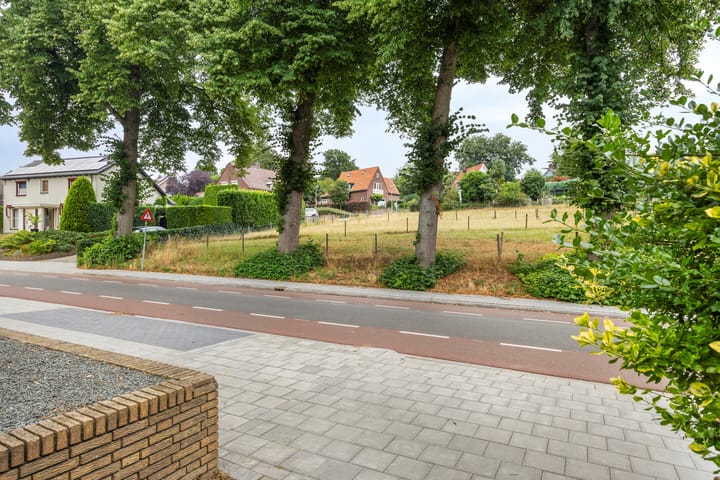 Photo 35 of Burgemeester Ottenhoffstraat 37