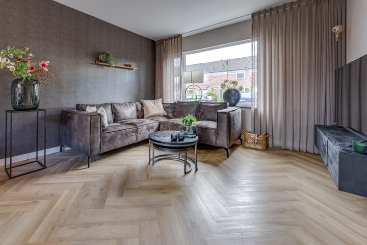 Photo 2 of Kamperfoeliestraat 3