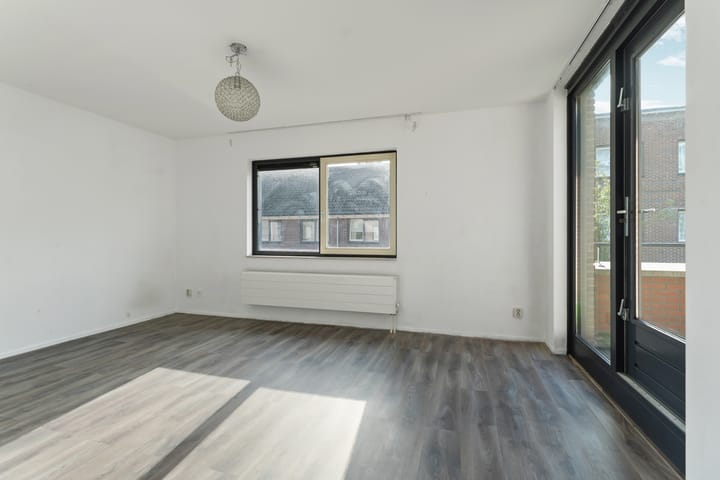 Photo 27 of Humberto Delgadoplein 25