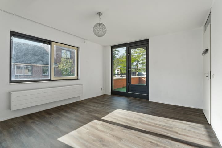 Photo 28 of Humberto Delgadoplein 25