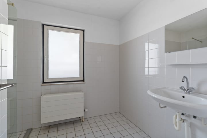 Photo 38 of Humberto Delgadoplein 25