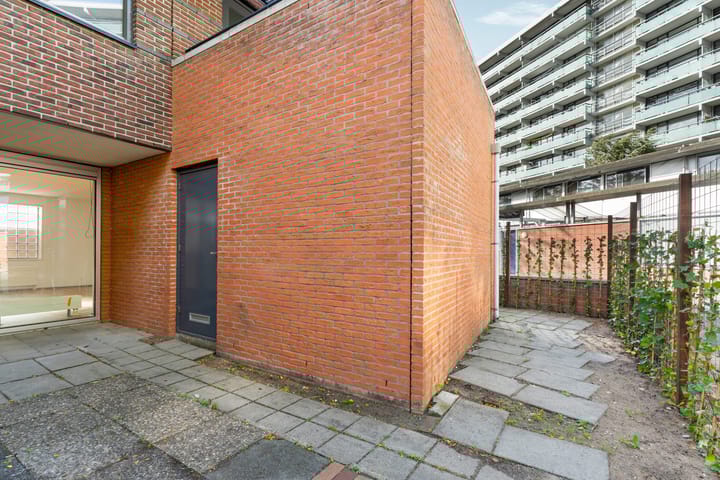 Photo 46 of Humberto Delgadoplein 25