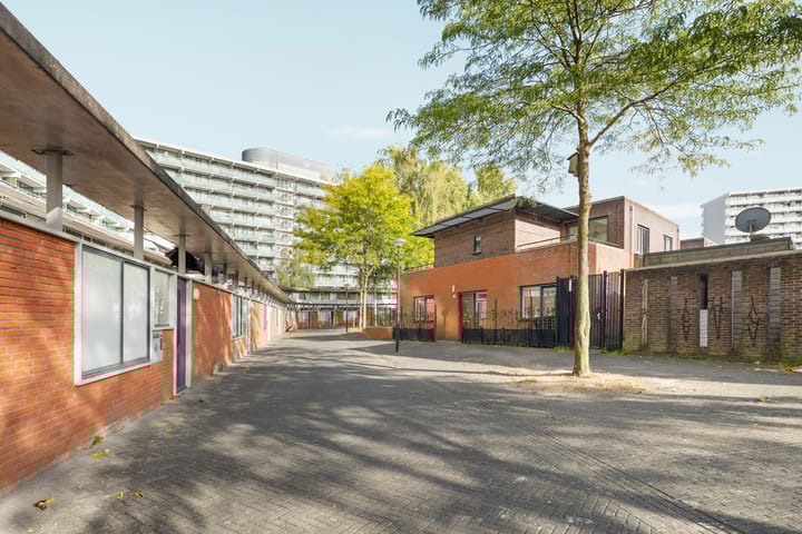 Photo 49 of Humberto Delgadoplein 25