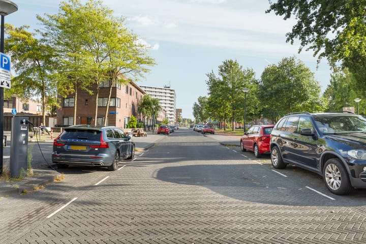 Photo 50 of Humberto Delgadoplein 25