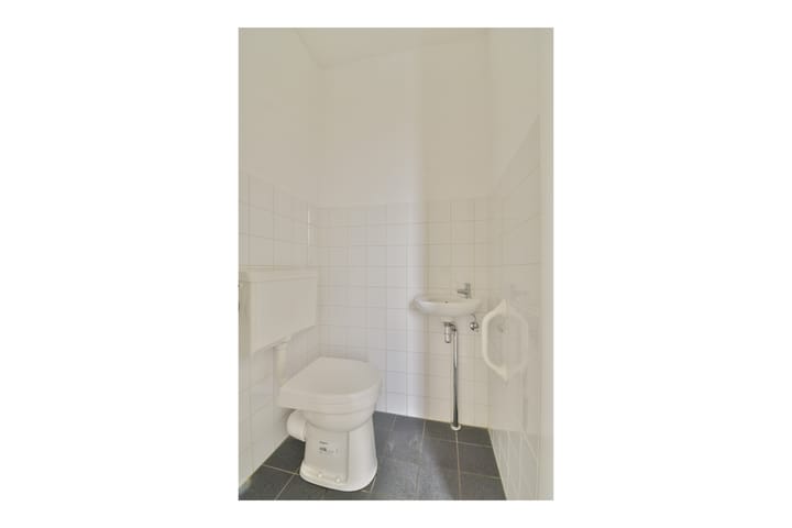 Foto 26 van van Maanenstraat 84