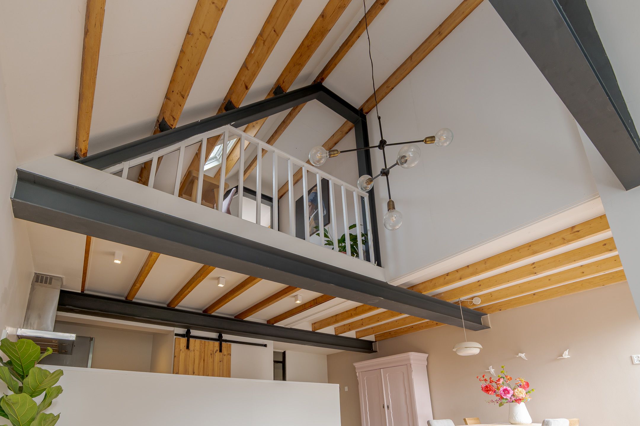 Foto 12 van Petrus Campersingel 31-17