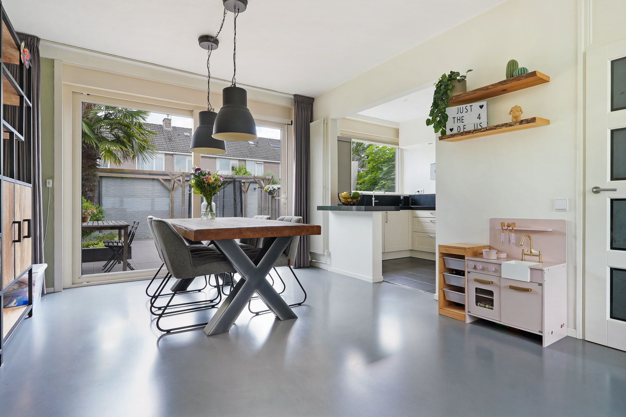 Photo 9 of Adriatischezeestraat 18