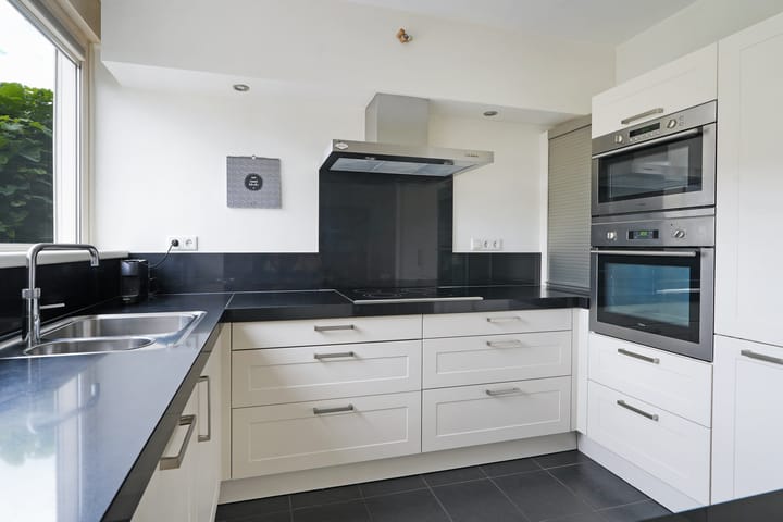 Foto 13 van Adriatischezeestraat 18