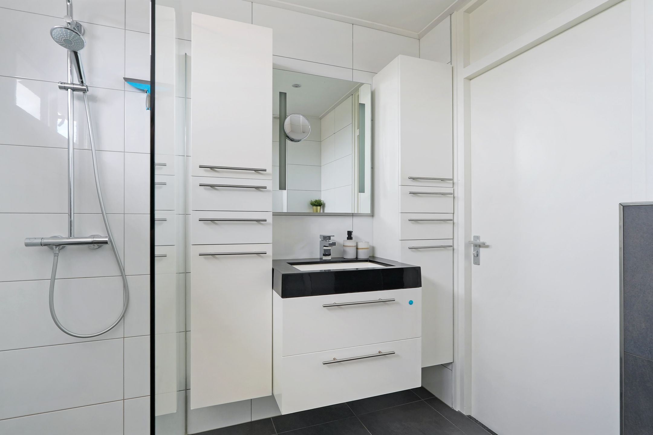 Photo 27 of Adriatischezeestraat 18