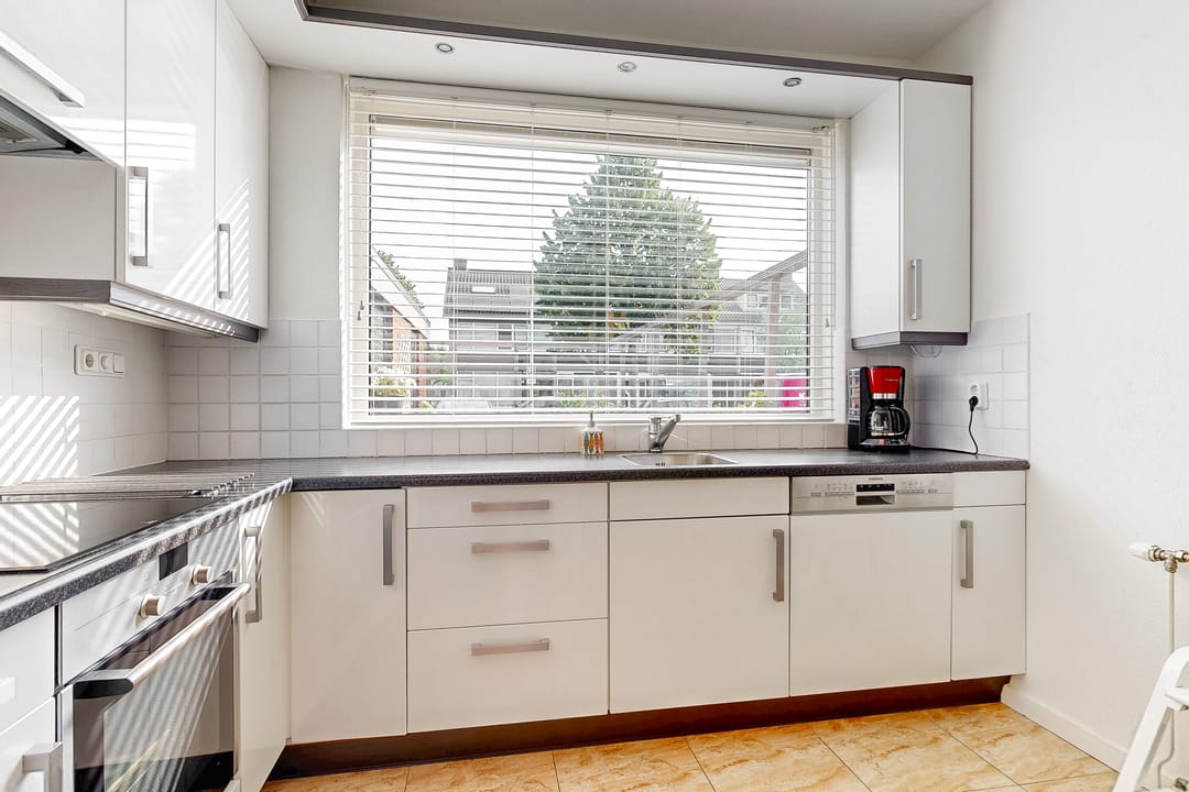 Photo 8 of Schweitzerstraat 48