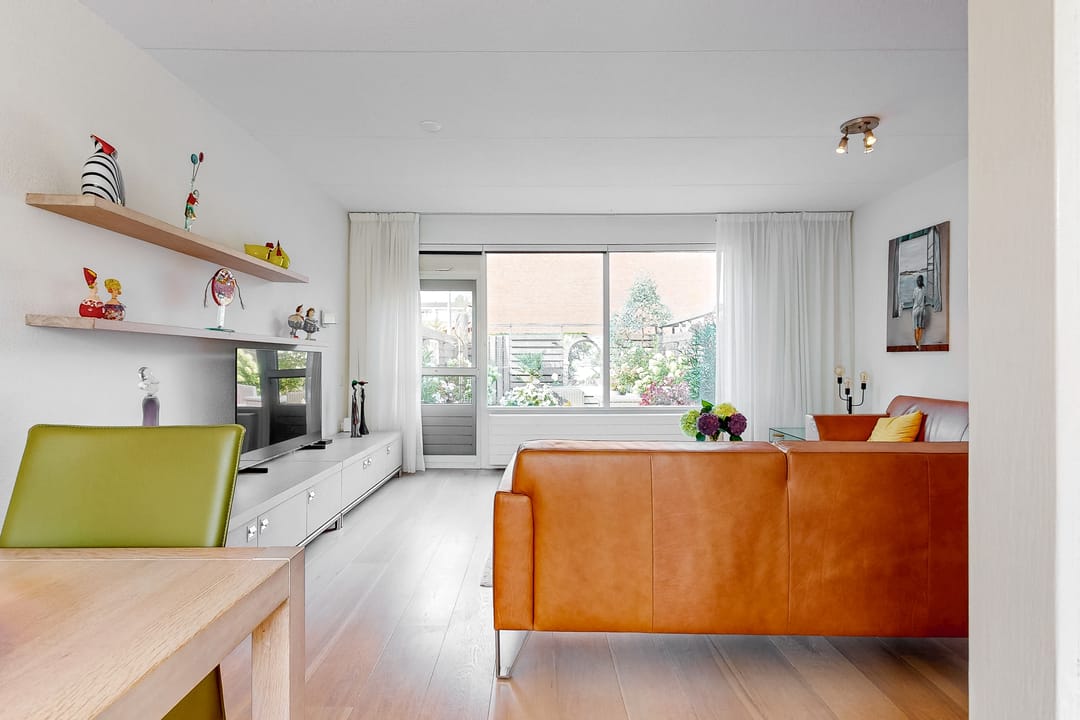 Photo 11 of Schweitzerstraat 48