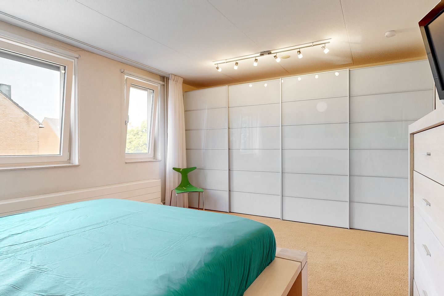 Photo 19 of Schweitzerstraat 48