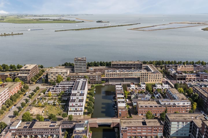 Foto 44 van Erich Salomonstraat 84