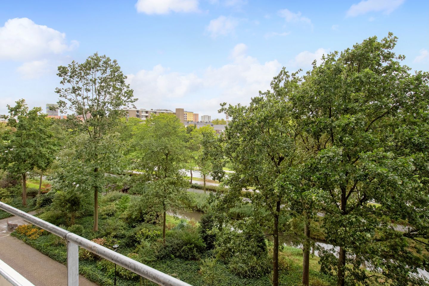 Foto 4 van Sir Winston Churchillln 283-F016