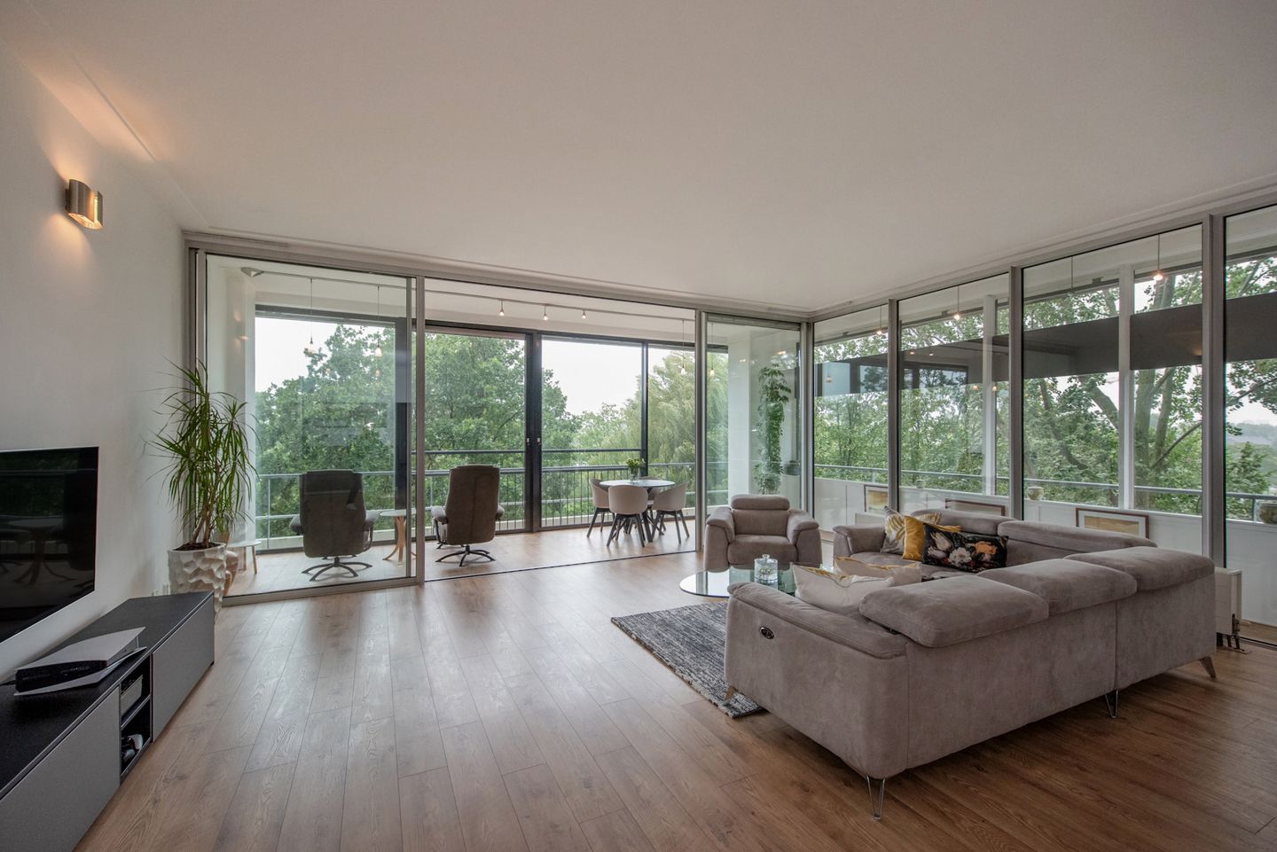 Foto 19 van Sir Winston Churchillln 283-F016