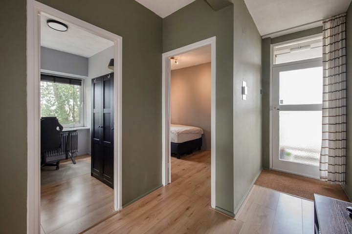 Foto 18 van Burgemeester Caan van Necklaan 634