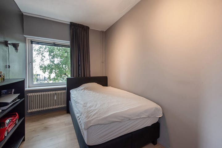 Foto 19 van Burgemeester Caan van Necklaan 634