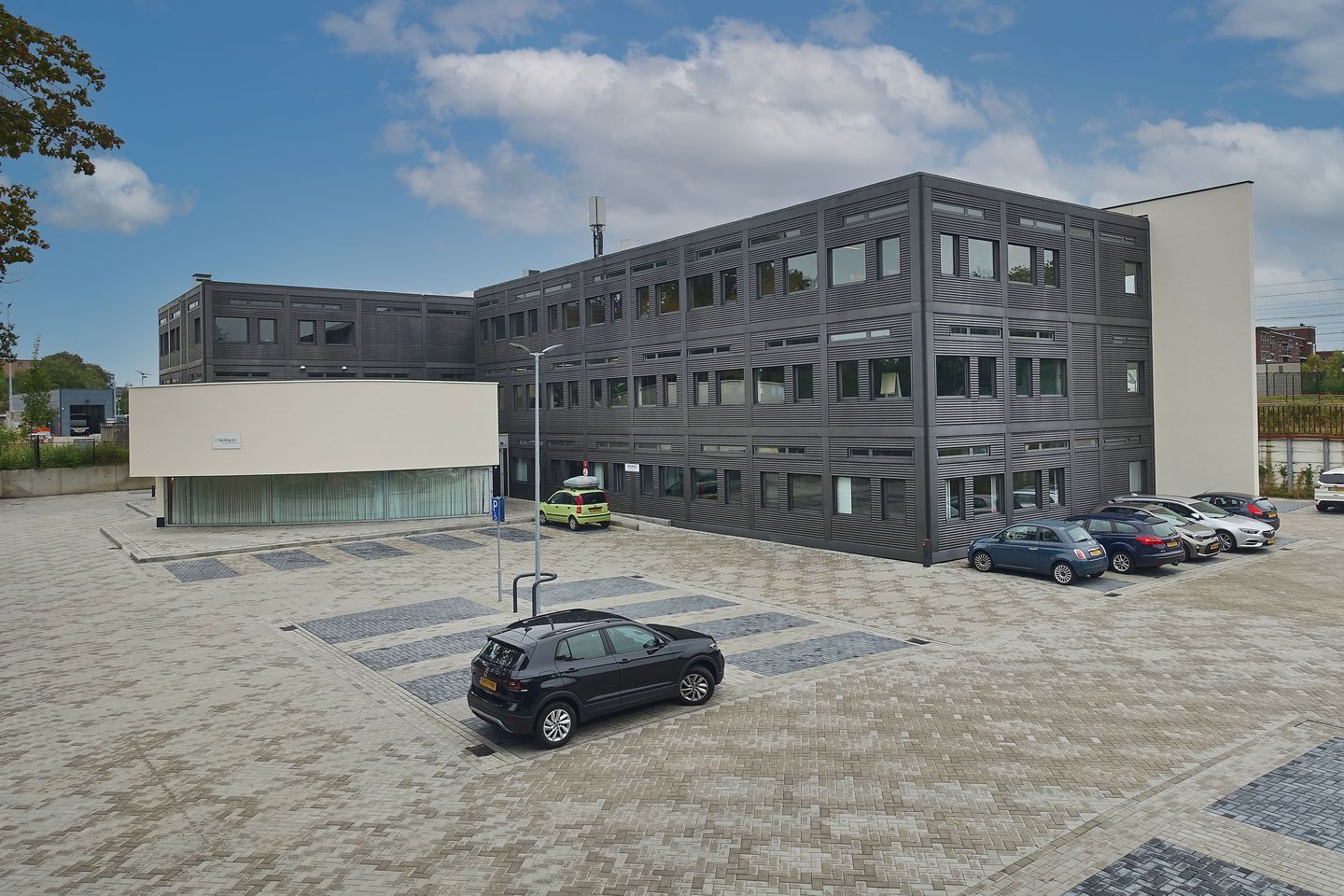 View photo 1 of Schuttersveld 17
