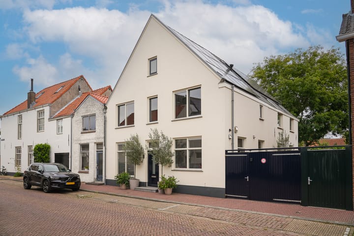 Photo 2 of Aart Robberstraat 7