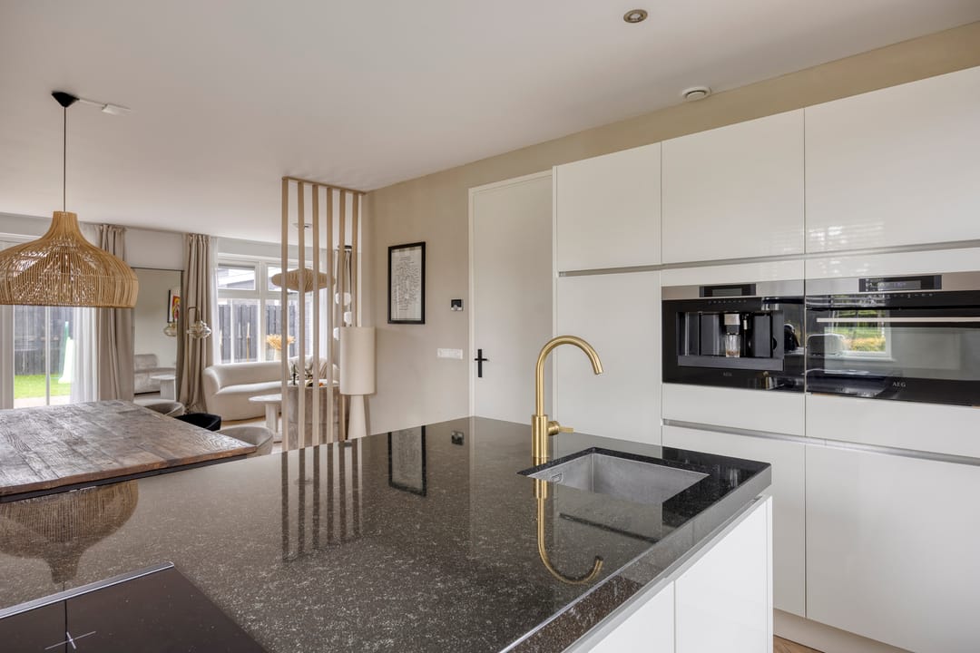 Photo 13 of Oosteinderweg 5