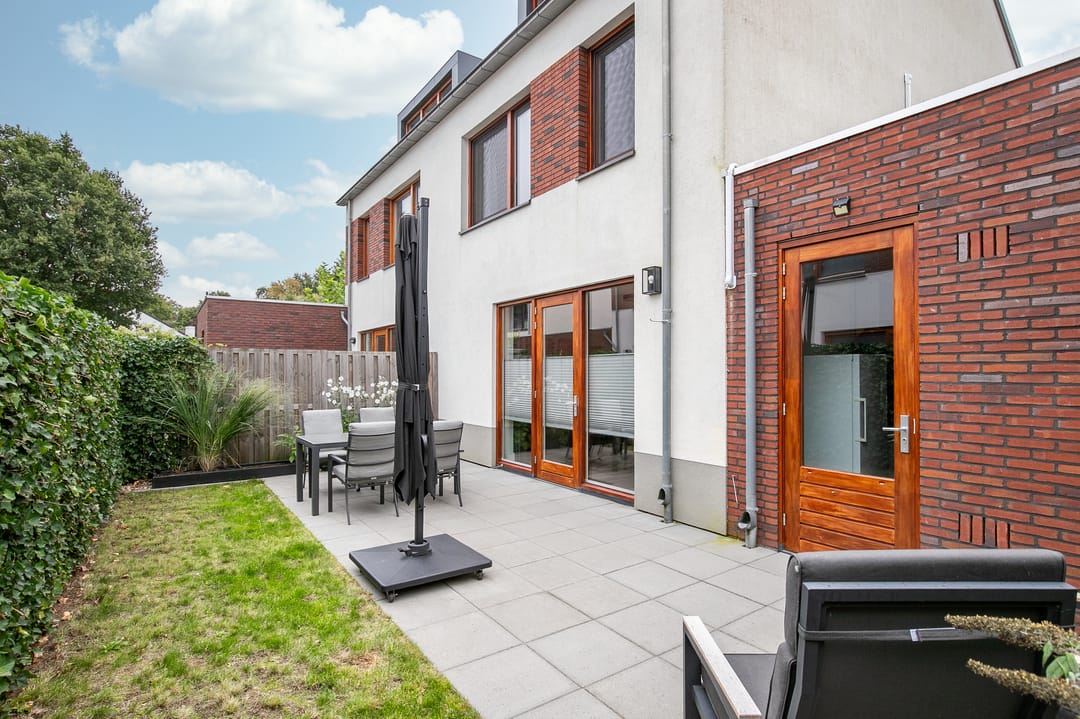 Photo 2 of Dokter Landmanstraat 3