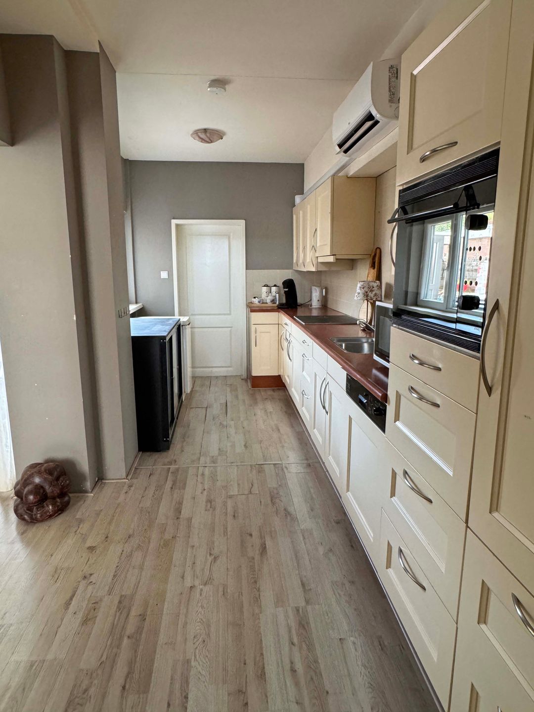 Photo 8 of Johannes Vermeerstraat 55