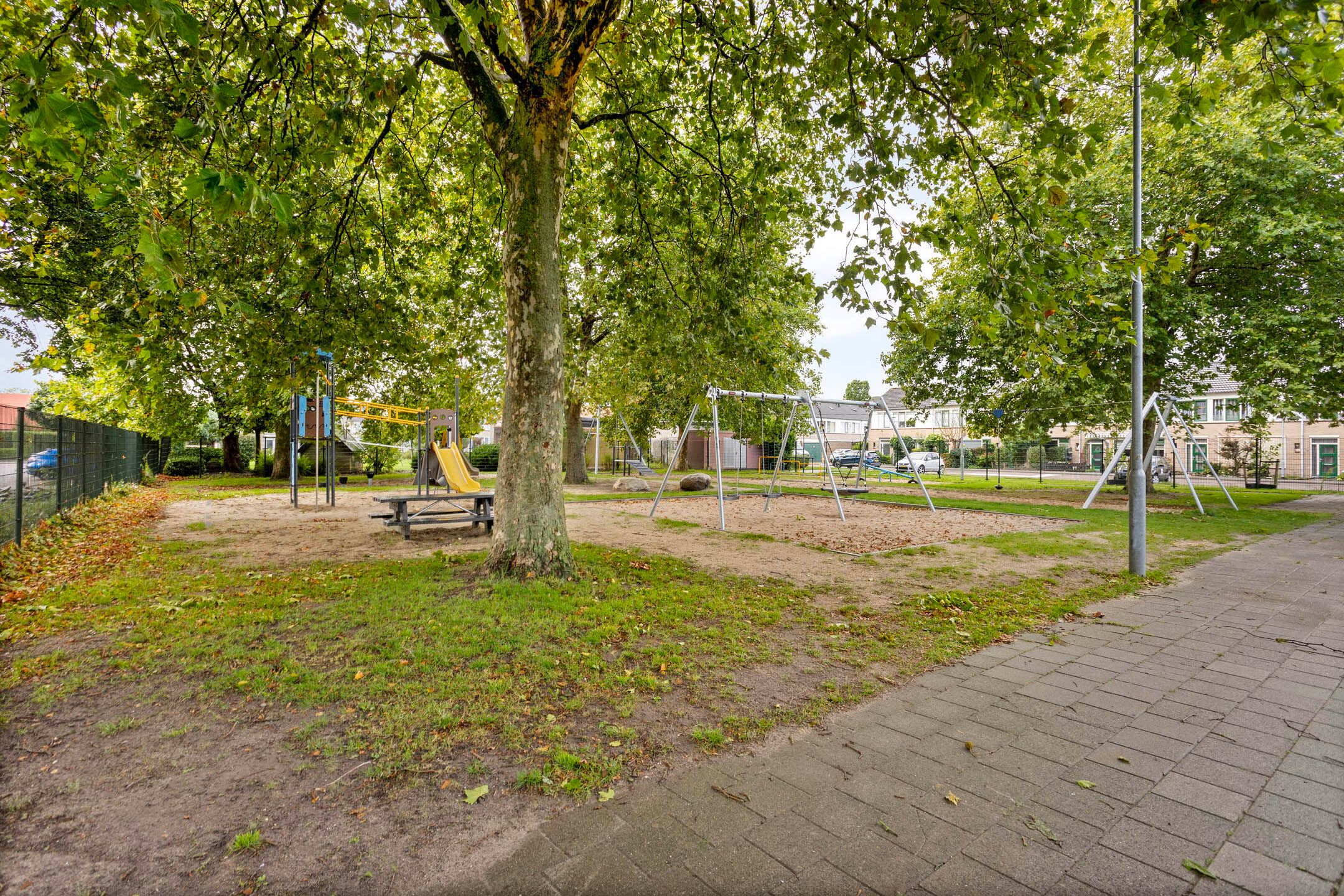 Photo 36 of Achtkarspelenstraat 4