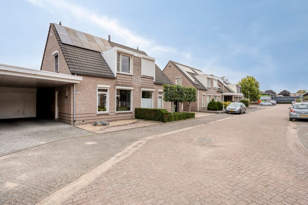 Photo 2 of Pinksterbloem 39