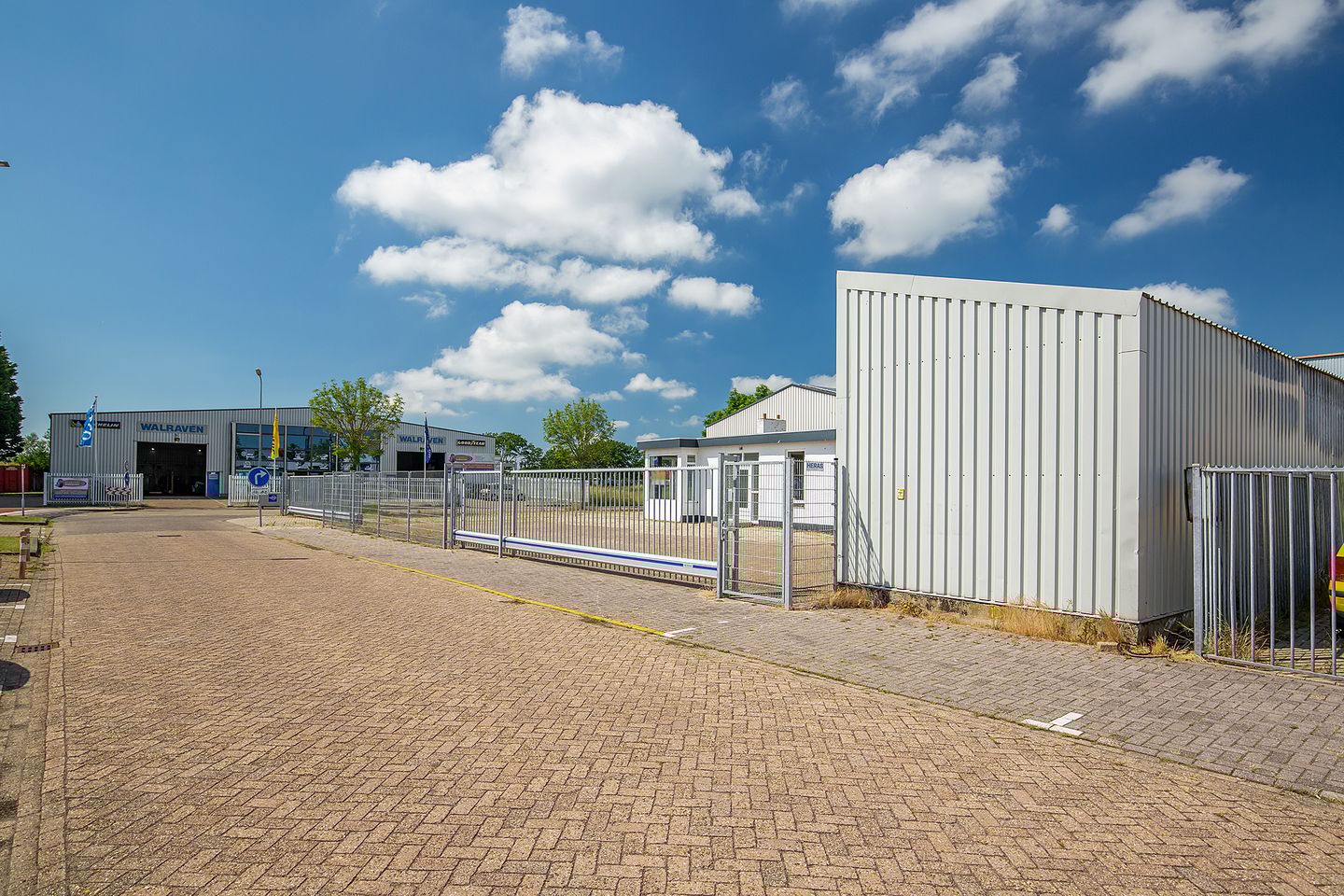 Bekijk foto 3 van Hertzweg 1