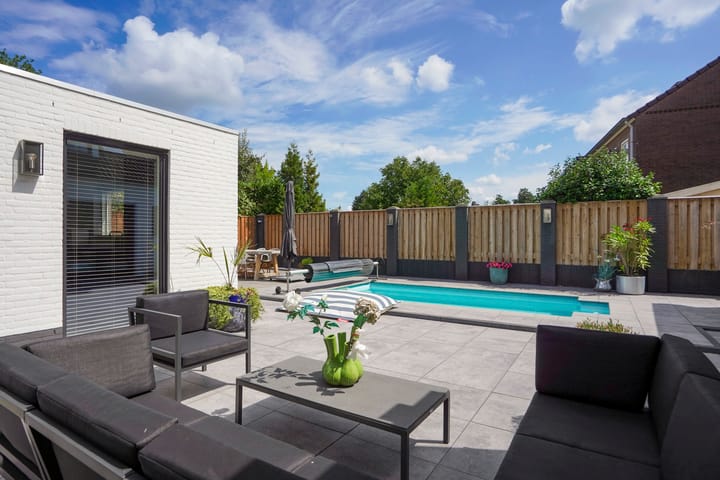 Photo 37 of Schoolstraat 2