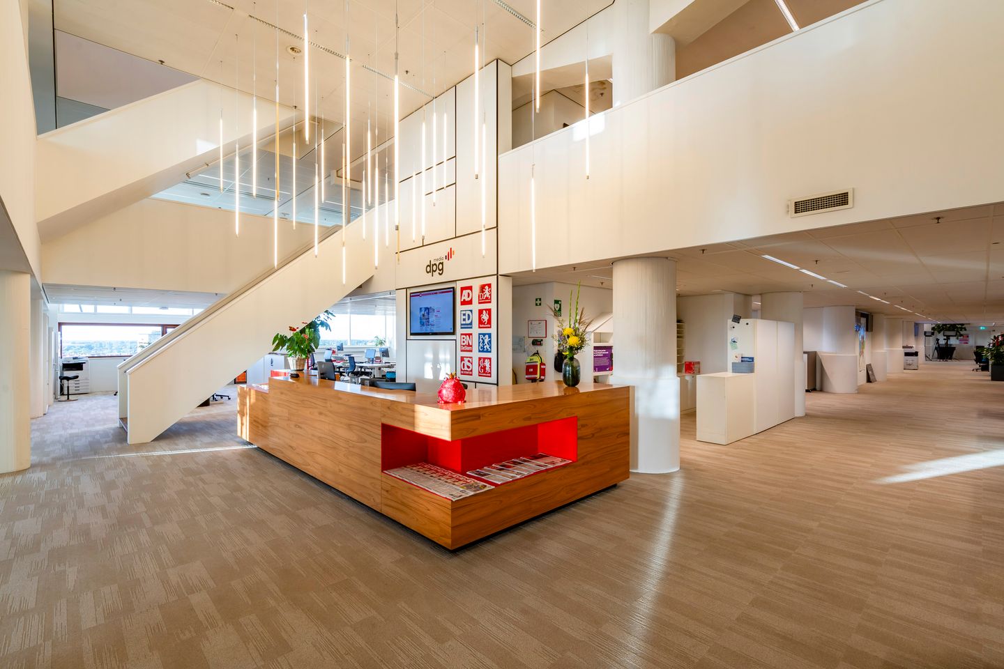 View photo 4 of Delftseplein 27-33