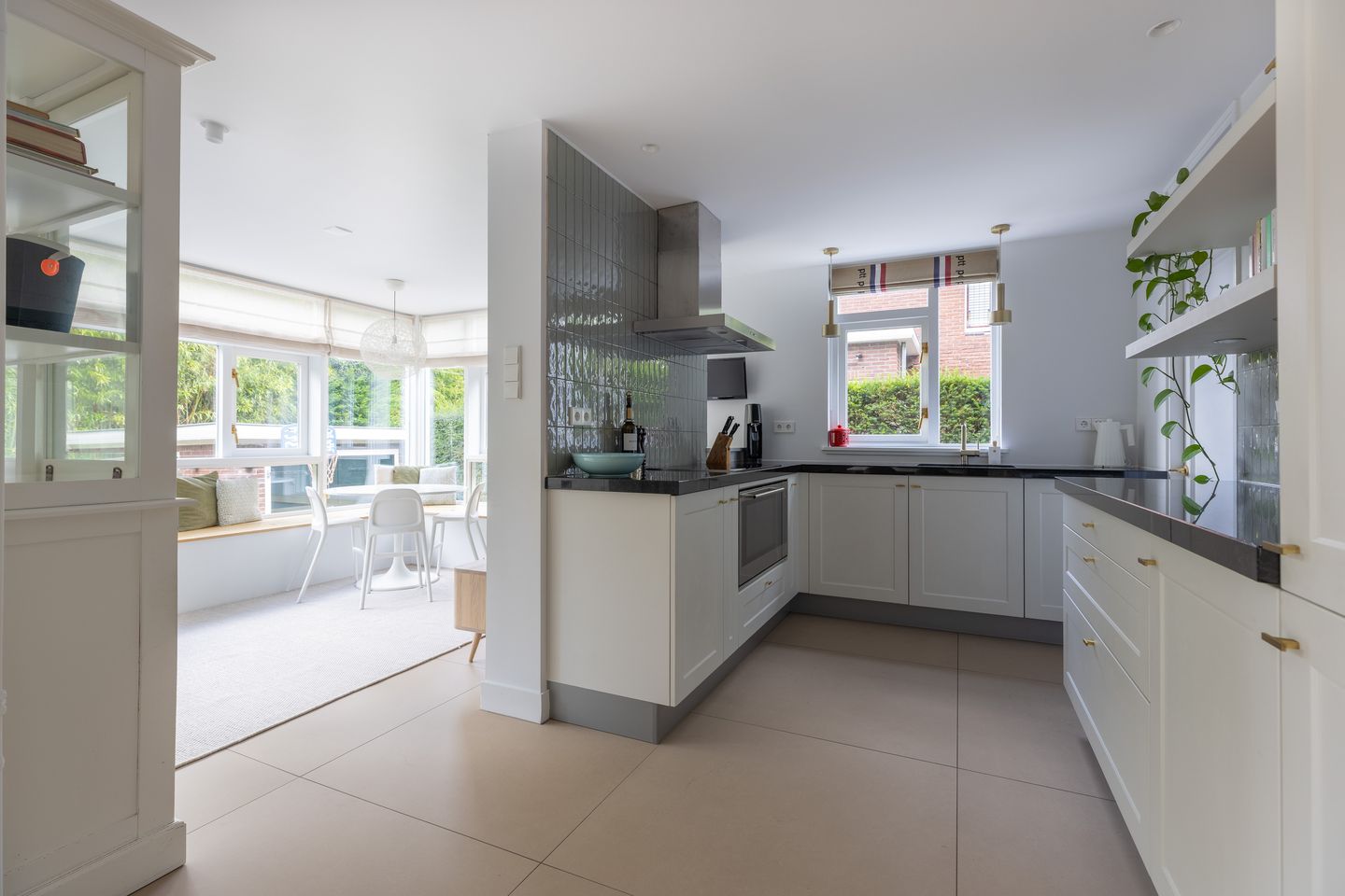 Photo 10 of van der Helstlaan 13