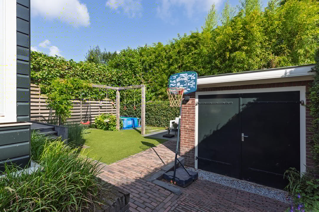 Photo 28 of van der Helstlaan 13