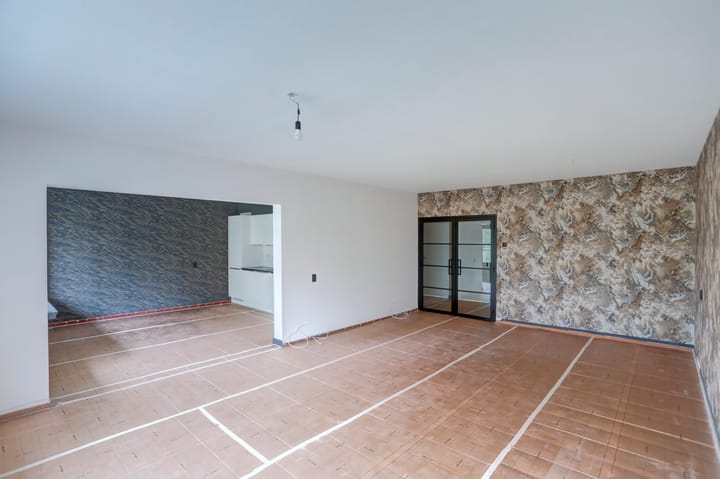 Photo 2 of Malvert 6987